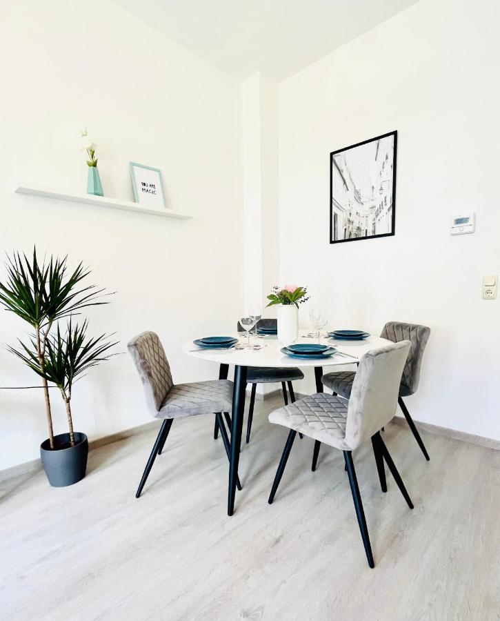 Renoviertes Apartment In Zentraler Lage - Wlan, Smart-Tv, Kuche, Balkon Und Queensize-Bett Fur 4 Gaste Erfurt Bagian luar foto