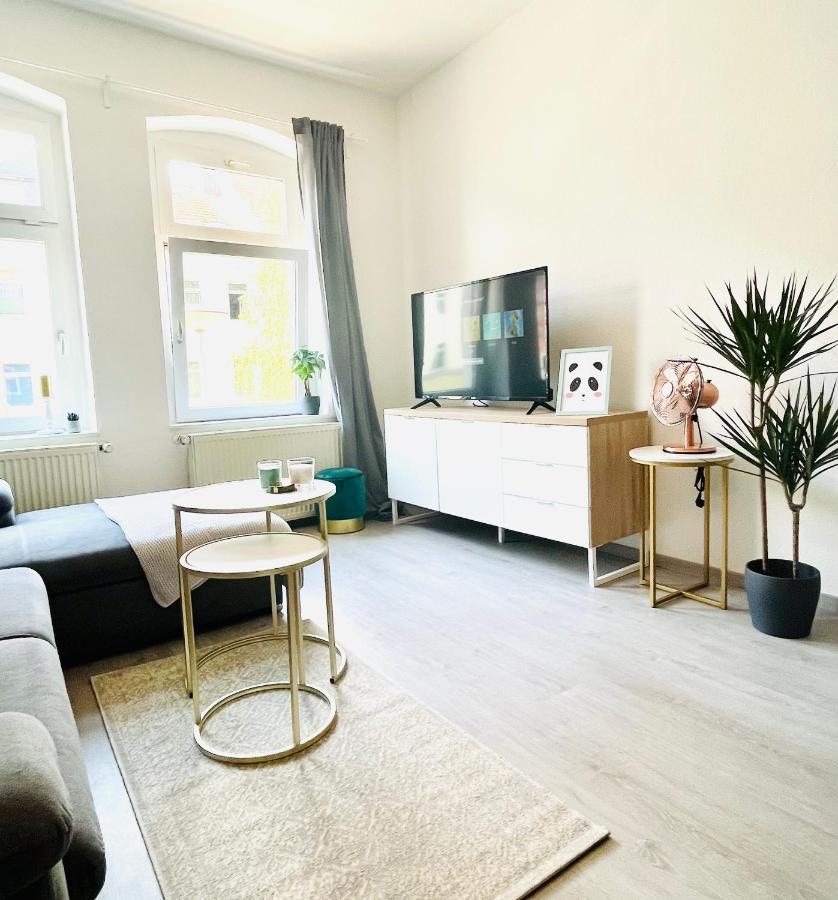 Renoviertes Apartment In Zentraler Lage - Wlan, Smart-Tv, Kuche, Balkon Und Queensize-Bett Fur 4 Gaste Erfurt Bagian luar foto