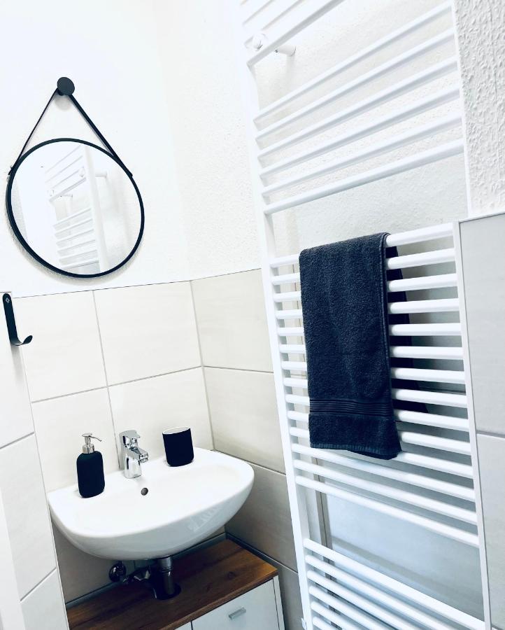 Renoviertes Apartment In Zentraler Lage - Wlan, Smart-Tv, Kueche, Balkon Und Queensize-Bett Fuer 4 Gaeste Erfurt Bagian luar foto